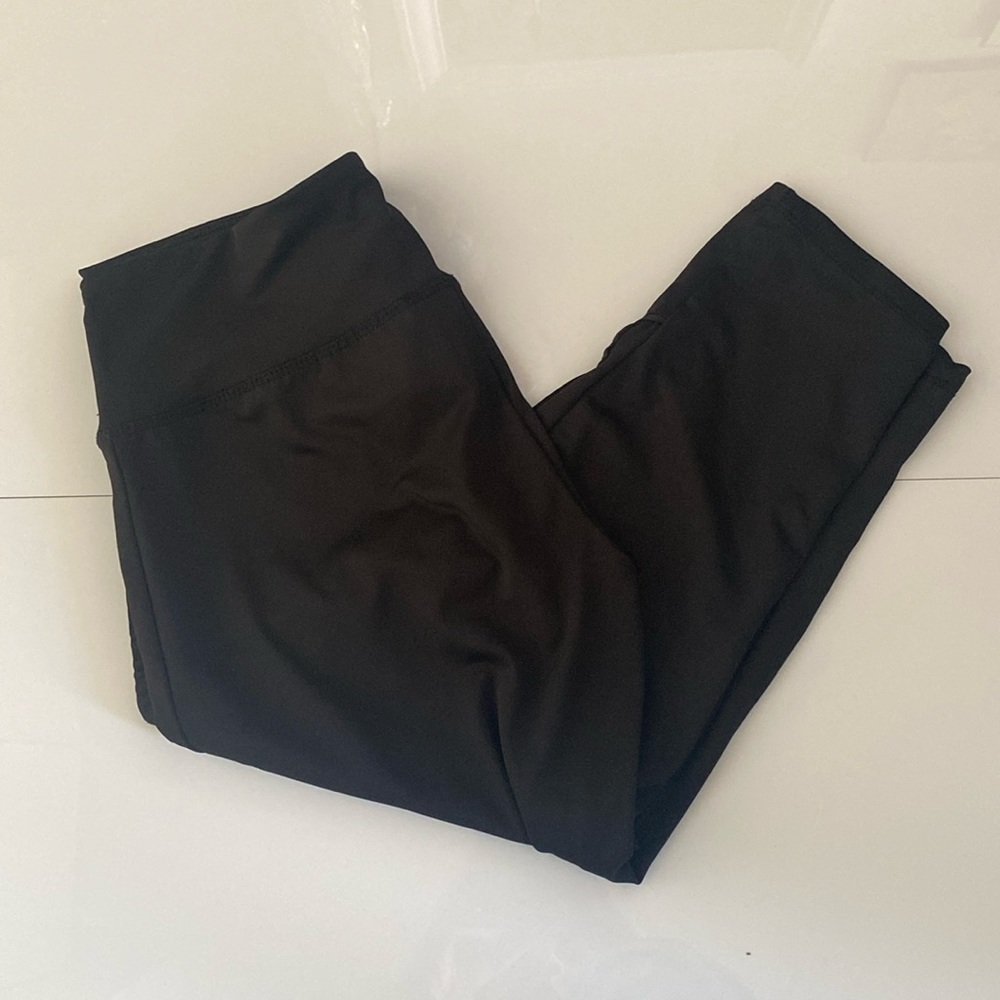 Black capri leggings